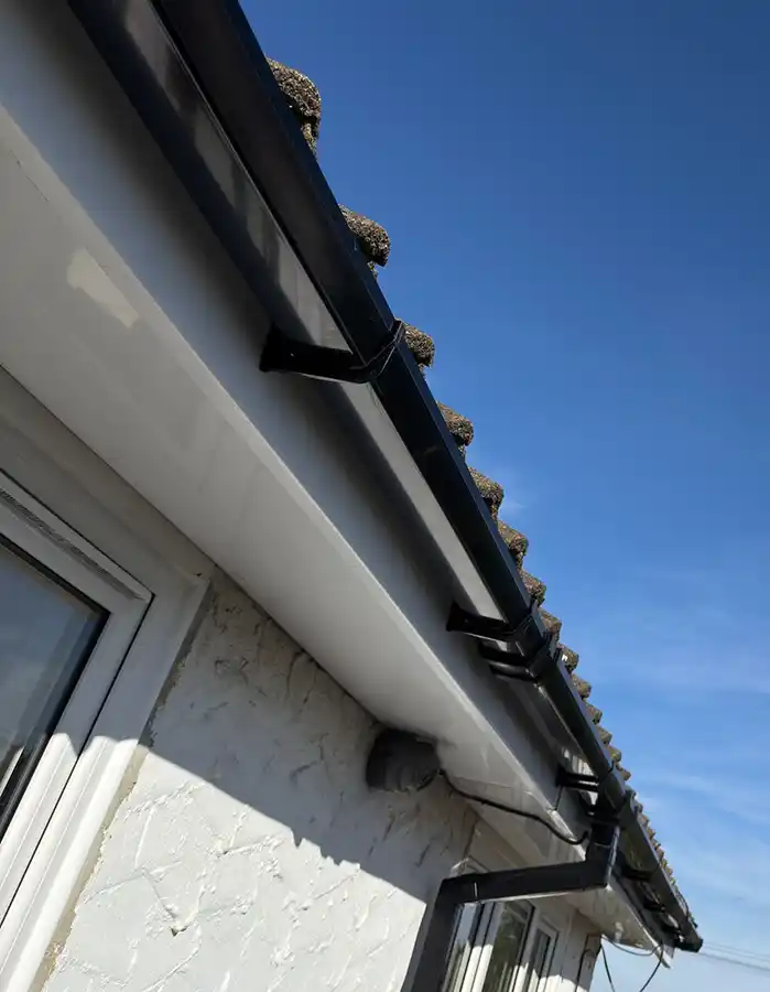 broken-soffits-need-more-than-a-cosmetic-cover-up